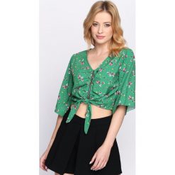 Zielona Bluzka May Just. Zielone bluzki damskie Multu, s, bez wzorów, bez kołnierzyka, bez rękawów. Za 19,99 zł.