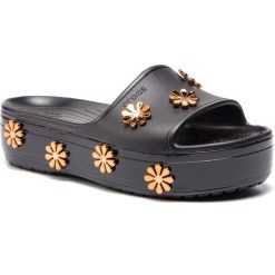 Klapki CROCS - Cb Platform Metallicblooms Sld 205717 Black. Czarne klapki damskie Crocs, z aplikacjami, z tworzywa sztucznego, bez obcasa. W wyprzedaży za 189,00 zł.