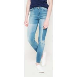 Wrangler - Jeansy High Rise Skinny Indigo Rules. Niebieskie jeansy damskie rurki Wrangler, z bawełny, z podwyższonym stanem. W wyprzedaży za 269,90 zł.