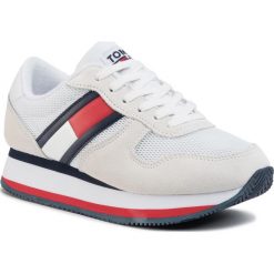 Sneakersy TOMMY HILFIGER - Flatform Runner Colour Sneaker EN0EN00790 Rwb 0KP. Białe półbuty damskie TOMMY HILFIGER, z zamszu. Za 399,00 zł.