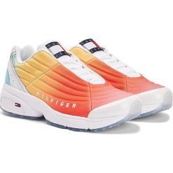 TOMMY JEANS HERITAGE DEGRADE SNEAKER > EN0EN00939-TOU. Sneakersy damskie Tommy Jeans, z jeansu. Za 519,99 zł.