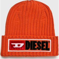 Diesel - Czapka. Pomarańczowe czapki męskie Diesel, na zimę, bez wzorów, z bawełny. W wyprzedaży za 129,90 zł.