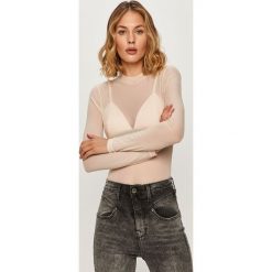 Guess Jeans - Longsleeve. Czarne bluzki damskie Guess Jeans, s, z aplikacjami, z jeansu, casualowe, z okrągłym kołnierzem. Za 259,90 zł.