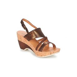 Sandały LPB Shoes JULIETTE. Żółte sandały damskie marki LPB Shoes, bez wzorów, bez obcasa, bez zapięcia. Za 175,20 zł.