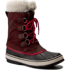 Śniegowce SOREL - Winter Carnival NL1495 Redwood/Candy Apple 628. Czerwone buty zimowe damskie marki Sorel, z gumy. W wyprzedaży za 279,00 zł.