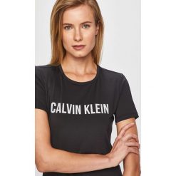 Calvin Klein - T-shirt. Szare topy damskie Calvin Klein Performance, s, z nadrukiem, z elastanu, z krótkim rękawem. W wyprzedaży za 159,90 zł.