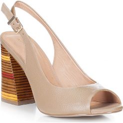 Buty damskie. Brązowe klapki damskie Wittchen, bez wzorów, ze skóry, bez obcasa, na obcasie. W wyprzedaży za 229,90 zł.