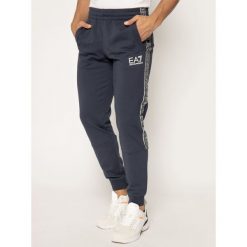 Spodnie dresowe EA7 Emporio Armani 3HPP61 PJ05Z 1554. Niebieskie jeansy męskie EA7 Emporio Armani, xl, bez wzorów, z jeansu. W wyprzedaży za 289,00 zł.