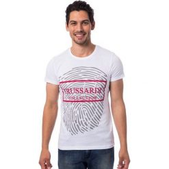Trussardi koszulka męska XL biała. Białe koszulki męskie Trussardi, xl, z nadrukiem, bez kołnierzyka, bez rękawów. W wyprzedaży za 239,00 zł.