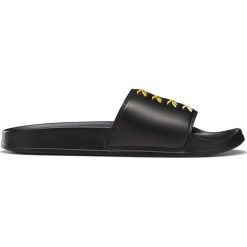 REEBOK CLASSICS SLIDE > DV9408. Klapki męskie Reebok, z aplikacjami, z gumy. W wyprzedaży za 99,99 zł.