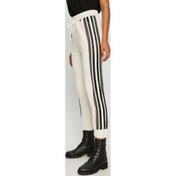Twinset - Spodnie. Białe spodnie damskie Twinset, s, z elastanu. Za 699,90 zł.