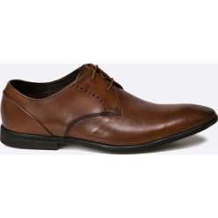 Clarks - Półbuty. Brązowe buty wizytowe męskie marki Clarks, ze skóry, na sznurówki. W wyprzedaży za 219,90 zł.