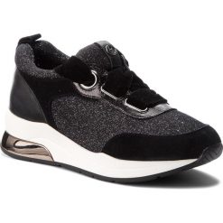 Sneakersy LIU JO - Karlie 06 B68005 TX004 Black/Silver 01039`. Czarne sneakersy damskie Liu Jo, na imprezę, z aplikacjami, z zamszu, bez obcasa, na koturnie, na sznurówki. W wyprzedaży za 429,00 zł.
