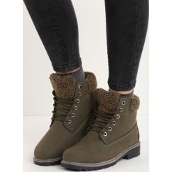 Ciemnozielone Traperki Stitches. Czarne buty zimowe damskie Born2be, z okrągłym noskiem, na niskim obcasie. Za 89,99 zł.