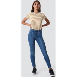 NA-KD Jeansy Skinny Mid Waist Front Panel - Blue. Niebieskie spodnie z wysokim stanem NA-KD, z jeansu. Za 141,95 zł.