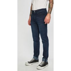 Levi's - Jeansy. Niebieskie jeansy męskie Levi's®, s, z aplikacjami. W wyprzedaży za 379,90 zł.