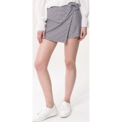 Granatowe Szorty Overjoy. Szare szorty damskie Born2be, bez wzorów. Za 39,99 zł.