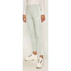 Adidas Originals - Spodnie. Niebieskie spodnie damskie adidas Originals, l, z elastanu. Za 199,90 zł.