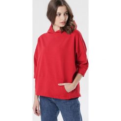 Czerwona Bluza Joann. Czerwone bluzy damskie Born2be, xl, z aplikacjami, z dzianiny, bez rękawów, z kapturem. Za 79,99 zł.