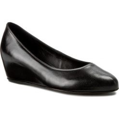 Półbuty HÖGL - 0-184200 Black 0100. Czarne półbuty damskie na koturnie marki HÖGL, ze skóry. W wyprzedaży za 379,00 zł.