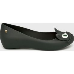 Melissa - Baleriny Ultragirl Cat. Czarne baleriny damskie Melissa, bez wzorów, z materiału, bez obcasa. W wyprzedaży za 239,90 zł.