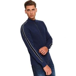Sweter rozpinany z lampasami. Niebieskie swetry męskie Top Secret, na zimę, m, bez wzorów, z jeansu, klasyczne. W wyprzedaży za 49,99 zł.