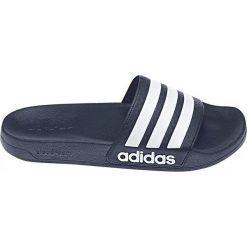 KLAPKI ADILETTE SHOWER. Białe kapcie męskie Adidas, z tworzywa sztucznego. Za 99,99 zł.