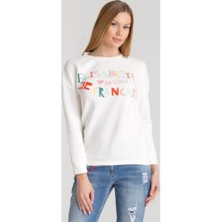 BLUZA ELISABETTA FRANCHI. Białe bluzy damskie Elisabetta Franchi, z nadrukiem, z bawełny, bez rękawów, bez kaptura. Za 524,30 zł.