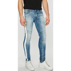 Guess Jeans - Jeansy. Niebieskie jeansy męskie Guess Jeans, m, z aplikacjami. W wyprzedaży za 299,90 zł.