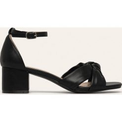 Answear - Sandały Lily Shoes. Czarne sandały damskie ANSWEAR, bez wzorów, ze skóry ekologicznej, bez obcasa, na obcasie, na klamry. W wyprzedaży za 59,90 zł.