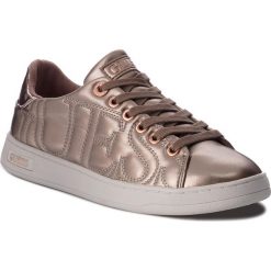 Sneakersy GUESS - FLCEN4 LEL12 ROSGO. Żółte półbuty damskie marki Guess, z aplikacjami, ze skóry ekologicznej, bez obcasa, na płaskiej podeszwie, bez zapięcia. W wyprzedaży za 279,00 zł.