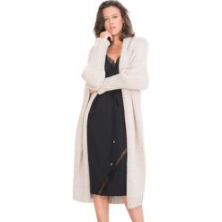 Swetry damskie: Sweter w kolorze beżowym