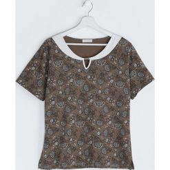 Brązowy T-shirt Mould. Brązowe bluzki damskie marki Born2be, m. Za 19,99 zł.