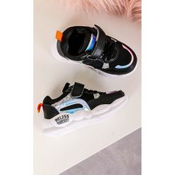 Czarne buty sportowe na rzep casu 20p9/m/2. Czarne buty dziewczęce sportowe Casu, bez wzorów, bez zapięcia. Za 49,99 zł.