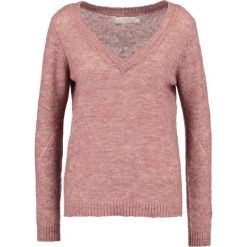 Swetry klasyczne damskie: Cream KAITLYN Sweter old rose