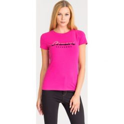 T-SHIRT Armani Exchange. Czerwone t-shirty damskie Armani Exchange, s, z nadrukiem, z elastanu, z okrągłym kołnierzem. Za 259,00 zł.