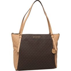 Torebka MICHAEL MICHAEL KORS - Voyager 30H9GV6T9B Brn/Mocha. Pomarańczowe torebki klasyczne damskie MICHAEL Michael Kors, z aplikacjami, ze skóry ekologicznej, klasyczne, duże, zdobione, bez dodatków. W wyprzedaży za 779,00 zł.