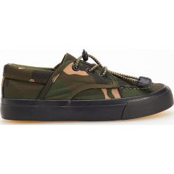 Trampki moro z elastycznymi sznurówkami - Khaki. Brązowe trampki męskie Reserved, moro, na sznurówki. W wyprzedaży za 39,99 zł.
