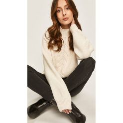 Answear - Sweter. Białe swetry damskie ANSWEAR, s, bez wzorów, z elastanu, bez rękawów, bez kaptura. W wyprzedaży za 89,90 zł.