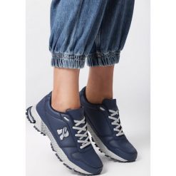 Granatowe Buty Sportowe Mystery Train. Niebieskie buty sportowe damskie Born2be, bez wzorów, sportowe. W wyprzedaży za 59,99 zł.