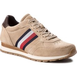 Sneakersy TOMMY HILFIGER - Luxury Suede Runner FM0FM01815 Sand 102. Brązowe sneakersy męskie TOMMY HILFIGER, bez zapięcia. W wyprzedaży za 359,00 zł.