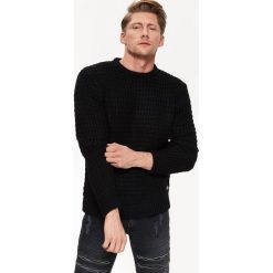 Sweter męski z grubej przędzy. Czarne swetry męskie Top Secret, s, bez wzorów, z dzianiny, z okrągłym kołnierzem, bez kaptura. W wyprzedaży za 49,99 zł.