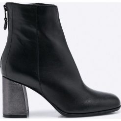 Bayla - Botki. Brązowe buty zimowe damskie marki bonprix, na obcasie. W wyprzedaży za 269,90 zł.