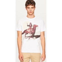 T-shirty męskie: T-shirt z kowbojskim nadrukiem – Biały