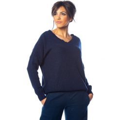 Sweter "Queen" w kolorze granatowym. Niebieskie swetry damskie So Cachemire, l, bez wzorów, z kaszmiru, bez rękawów, bez kaptura. W wyprzedaży za 175,95 zł.