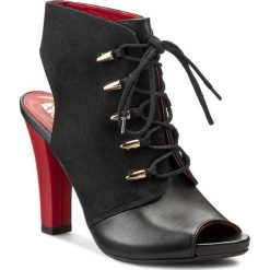 Sandały CARINII - B3329 Midas Nappa Black/Samuel 04. Czarne klapki damskie Carinii, bez wzorów, ze skóry, bez obcasa, na obcasie. W wyprzedaży za 179,00 zł.