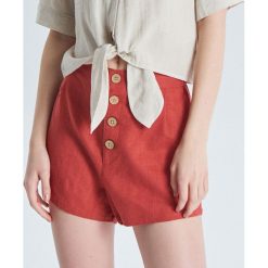 Szorty High Waist z guzikami - Pomarańczowy. Pomarańczowe szorty damskie Cropp, bez wzorów, z podwyższonym stanem. Za 39,99 zł.