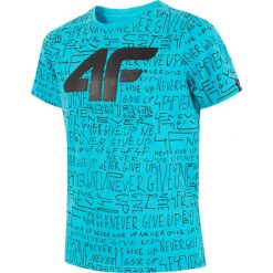 T-shirt chłopięcy (122-164) JTSM236A - turkus. Niebieskie t-shirty chłopięce 4F JUNIOR, z nadrukiem, z materiału, bez rękawów. Za 34,99 zł.