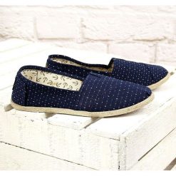 Granatowe espadryle dziewczęce Wishot 30. Szare trampki dziewczęce Wishot, bez wzorów, bez zapięcia. Za 19,95 zł.