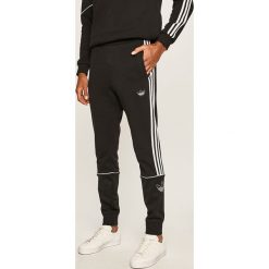 Adidas Originals - Spodnie. Czarne spodnie męskie adidas Originals, s, bez wzorów, z elastanu. Za 269,90 zł.